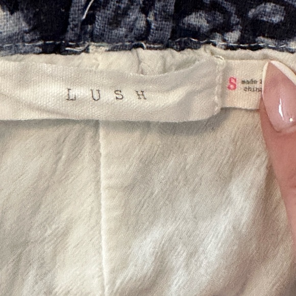 High rise floral print paper bag shorts - Picture 3 of 4